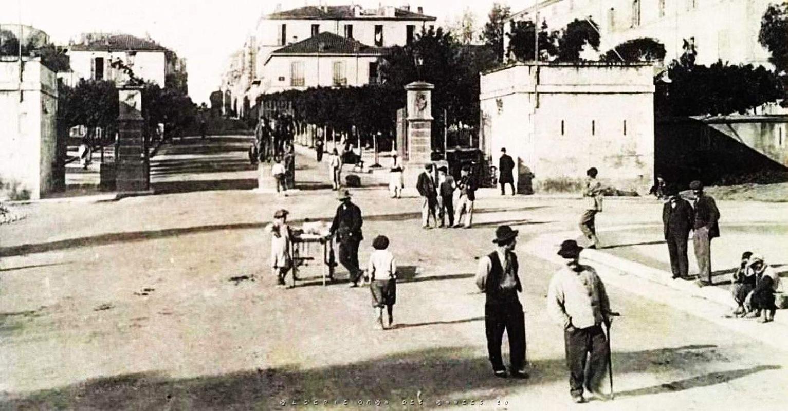 1404- Philippeville - Porte de Constantine et Rue Nationale2.jpg